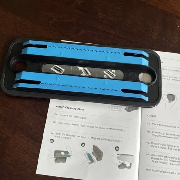 iROBOT BRAAVA New Cleaning Pad 300 Series + Braava 2000 Battery NEW IN BOX - Picture 6 of 11